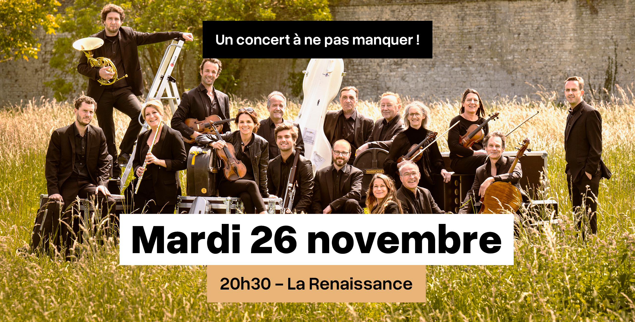 L'Orchestre Régional de Normandie, avec 21 musicien·nes sur scène, interprétant des œuvres de Debussy, Fauré et Ravel.